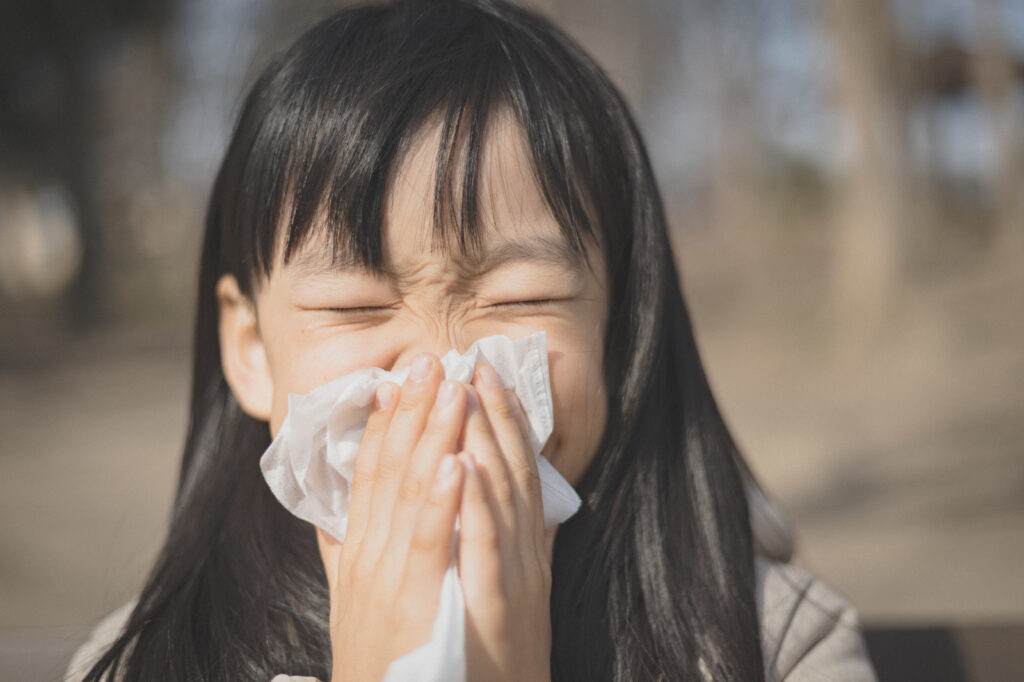 ワセリンで花粉症対策！鼻水・くしゃみを和らげる効果的な方法とは｜根本的原因はあの環境問題？